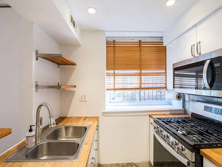 1137 Pine St #103 — Photo 9
