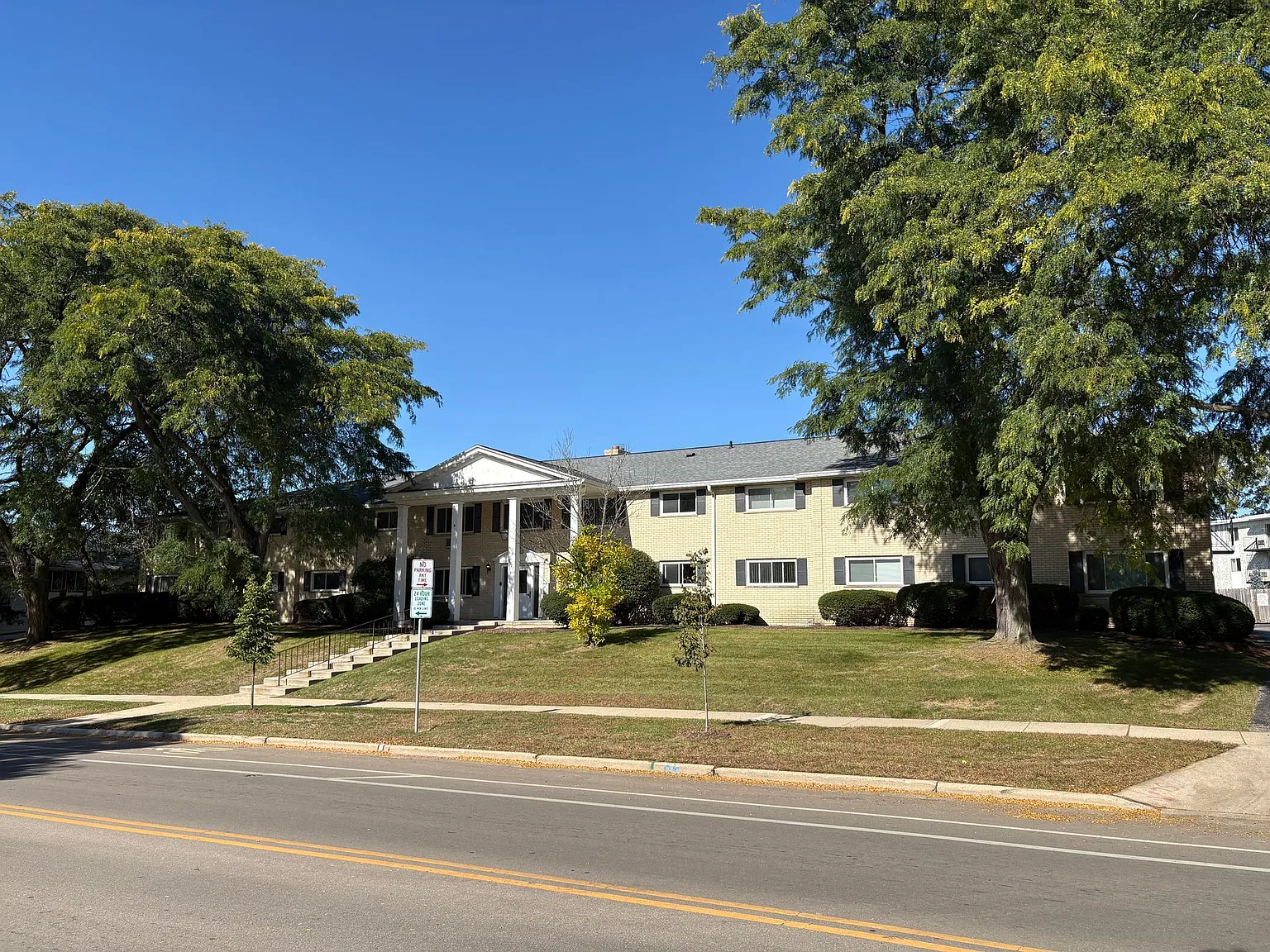 5022 Sheboygan Apartments — Photo 2