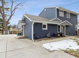 3308 Madison Ave, Des Moines, IA 50310