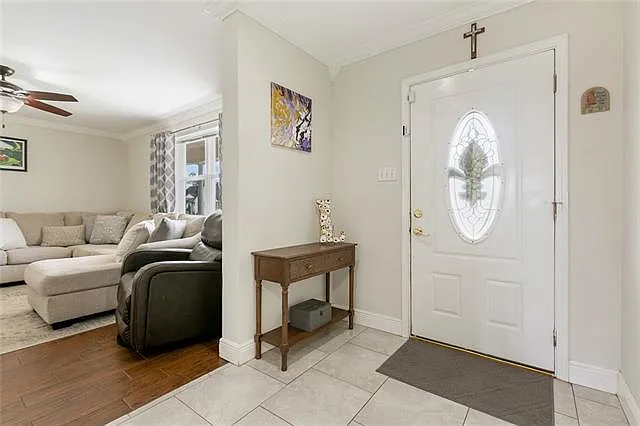3 bed, 2.0 bath, 1501 sqft, $2,300 — Photo 3