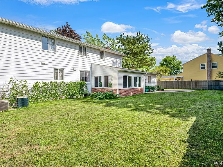 71 Chaumont Dr — Photo 7