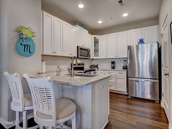 2nd image of 204 Fullford Ln Unit 201