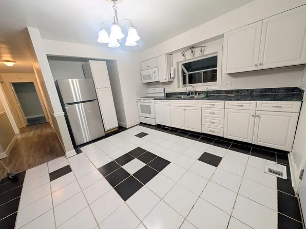 737 Ray St, Scottsburg, IN 47170