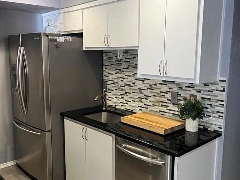 505 W 7th St #109 — Photo 18