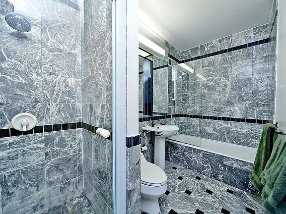 5th image of 250 E 54th St APT 8D