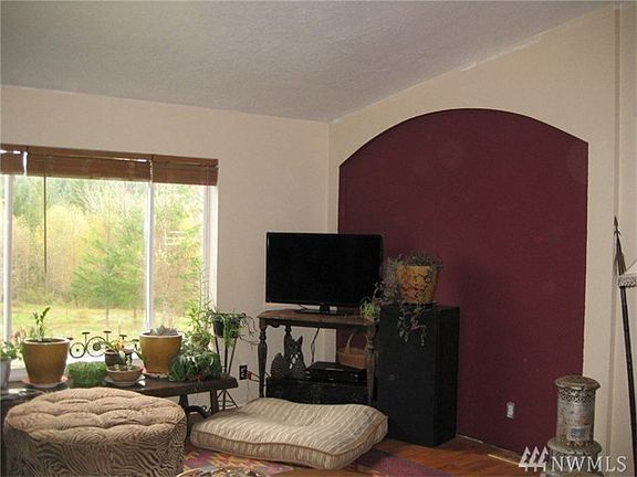 4th image of 5017 222nd Ave SW