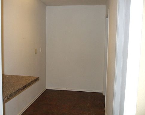 5th image of 218 Dividend Dr Ste 4