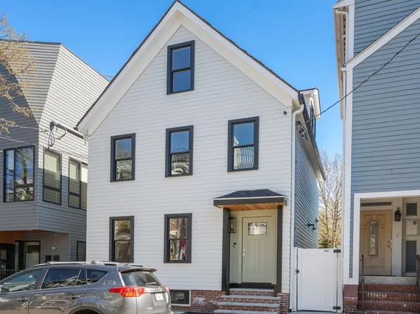162 W 7th St, South Boston, MA 02127