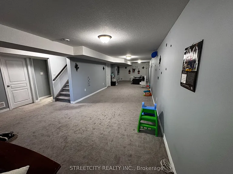 464 Commissioners Rd W #24 — Photo 17