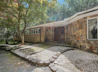 804 Falling Brook Ct, Hawley, PA 18428