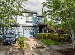 903 SE Sacha Pl, Hillsboro, OR 97123