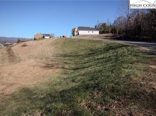 412 SE Huntington Woods Street, Lenoir, NC 28645