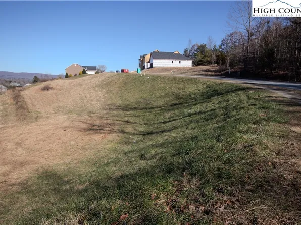 412 SE Huntington Woods Street, Lenoir, NC 28645