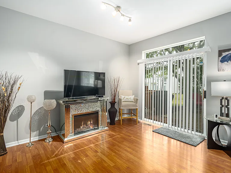 956 Mesa Dr — Photo 8