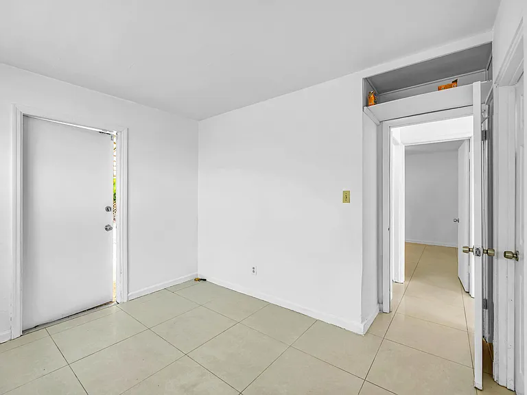 2107 NE 15th Ave — Photo 14