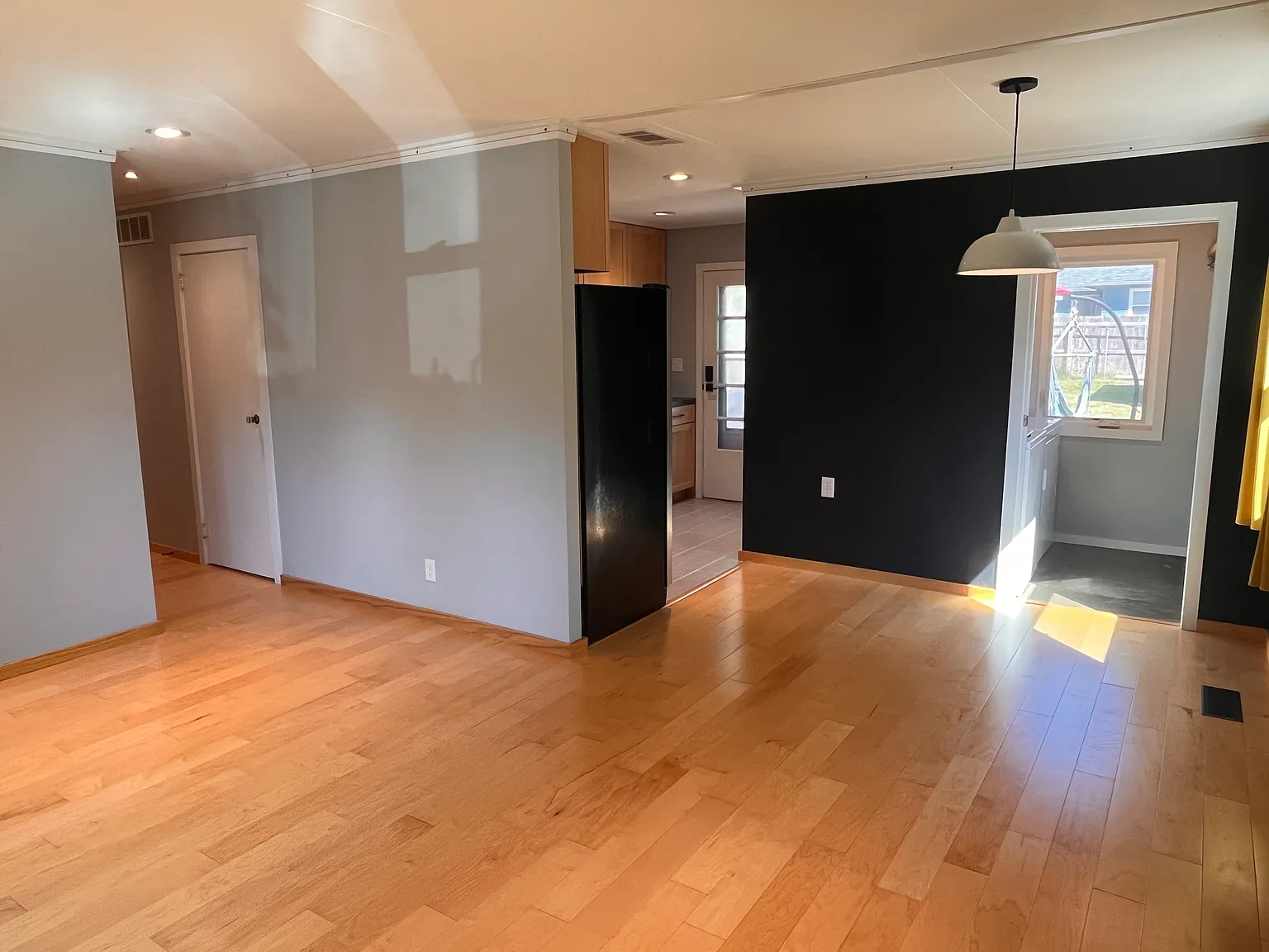 3 bed, 1.5 bath, 1008 sqft, $1,900 — Photo 4