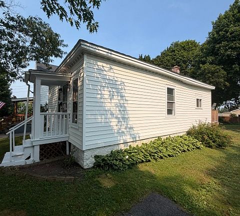 4th image of 219 E Bridge St