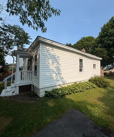 219 E Bridge St — Photo 4