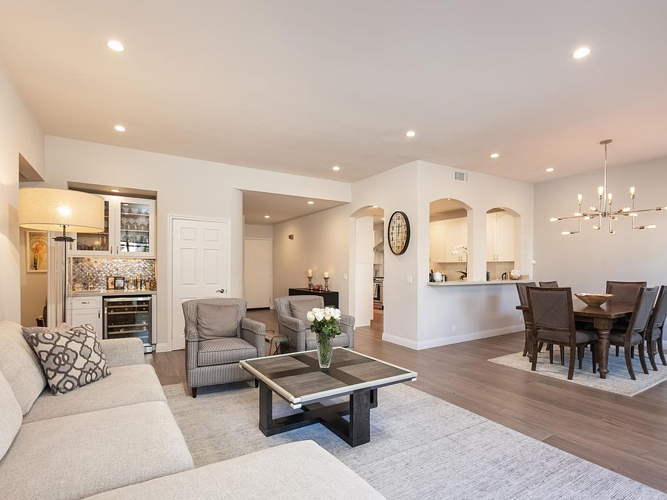 Living Room / Dining Room