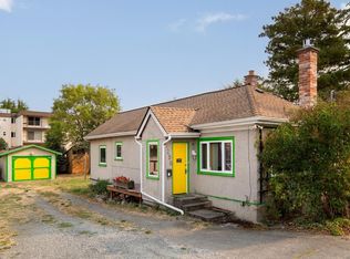 1256 Walnut St, Victoria, BC V8T1N6