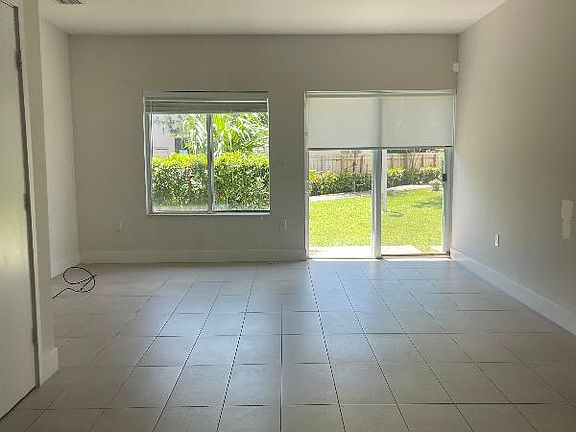 3rd image of 12123 NE 5th Ave #2101