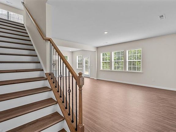 4th image of 5567 Hydrangea St