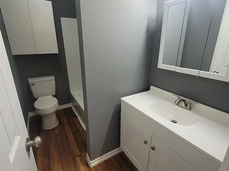 527 E Caney St #G — Photo 2