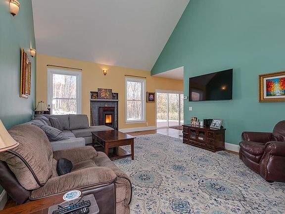 5th image of 24 Wildwood Dr