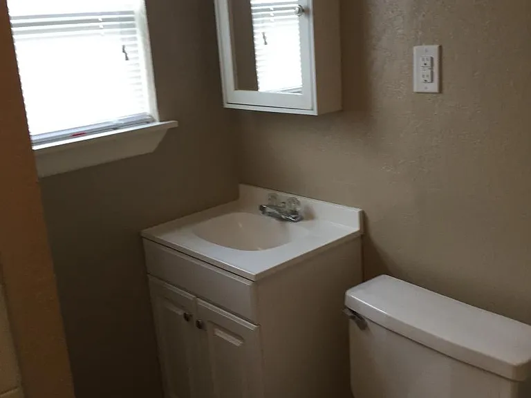 102 W Linn St #2 — Photo 5