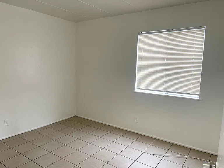 606 Linden Court — Photo 5