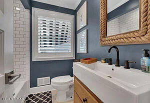 111 Sanborn Ave — Photo 42