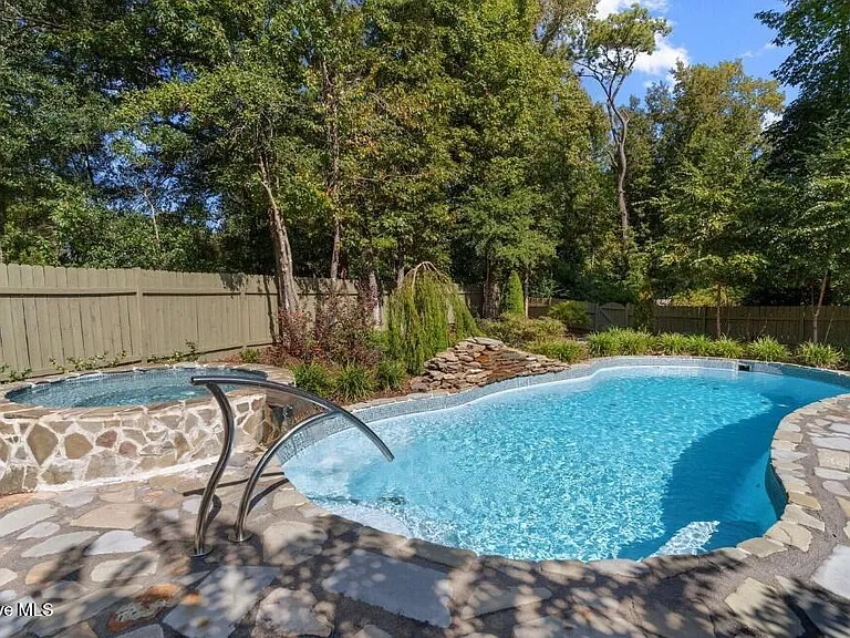 8825 Sawmill Creek Ln — Photo 21