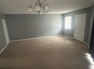 392 Shelby Ave APT 10, Radcliff, KY 40160