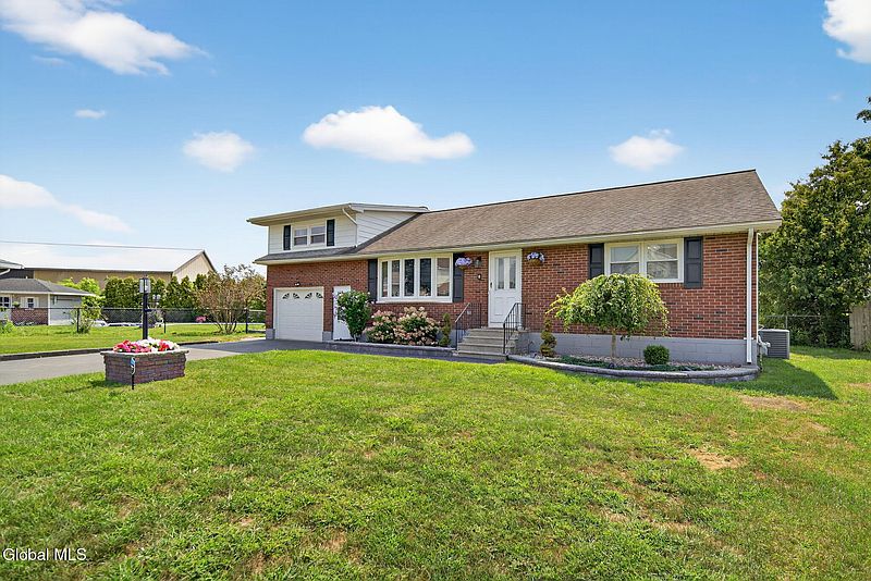 3rd image of 3213 Delmar Avenue