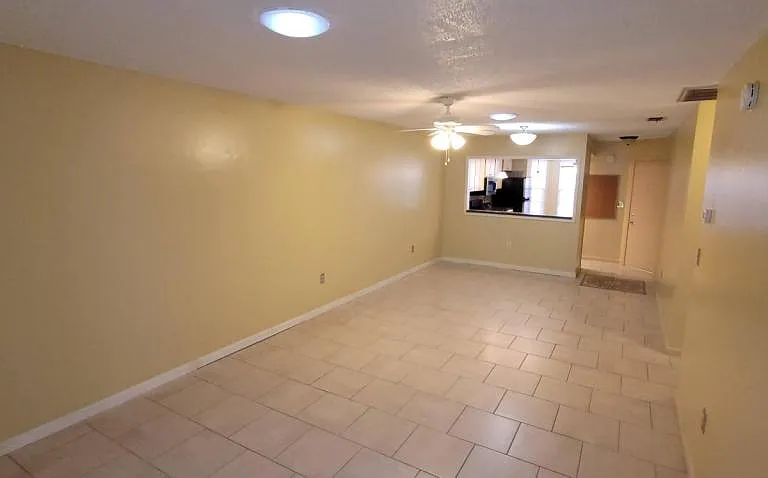 11224 Versailles Ln — Photo 2