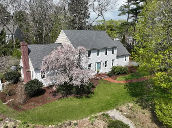 52 Hounds Ditch Ln, Duxbury, MA 02332