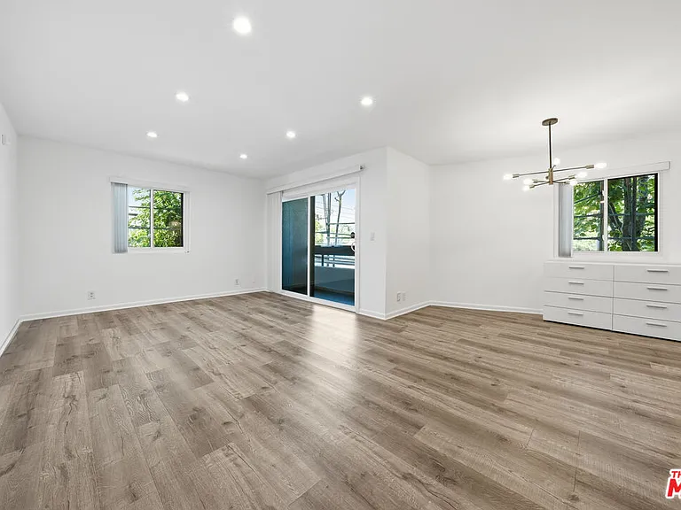 1037 N Vista St #206 — Photo 5