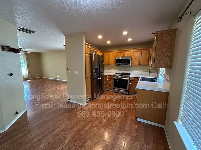 2958 NE 13th Dr — Photo 4