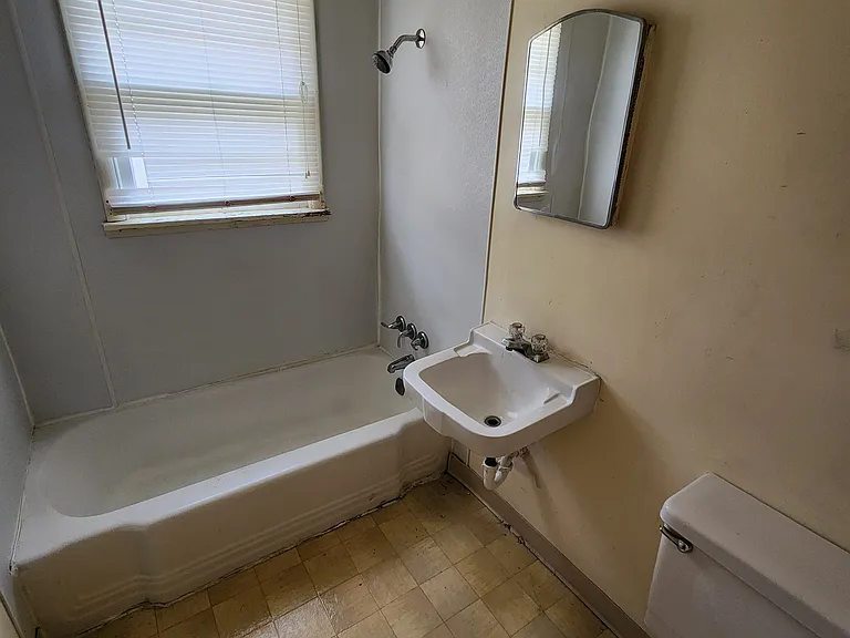 731 S 2nd St — Photo 3