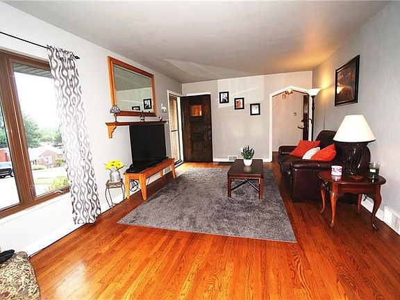 2nd image of 1616 Berkwood Dr