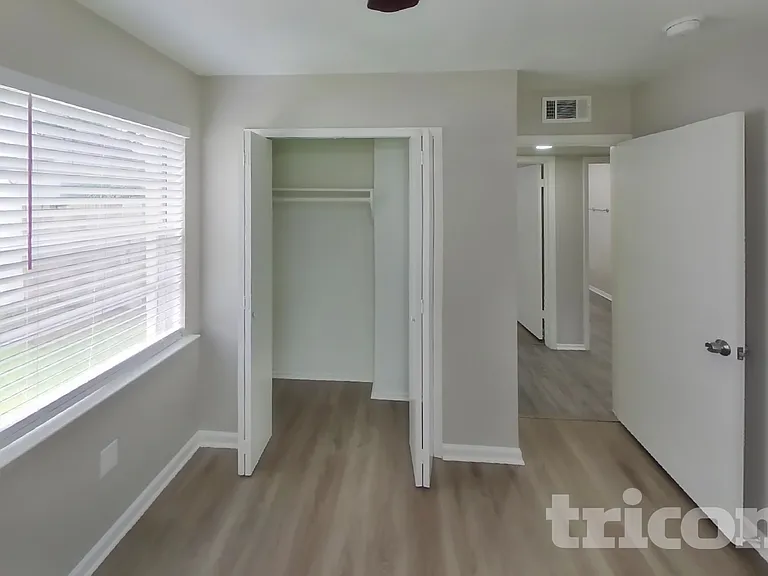 3221 Edgebrook Dr — Photo 10