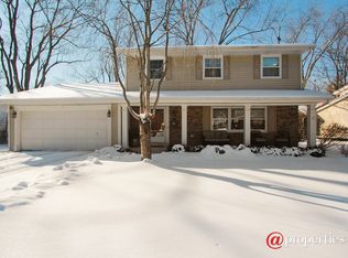 815 Liberty Bell Ln, Libertyville, IL 60048