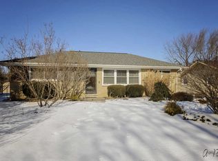 1808 Sprucewood Ln, Lindenhurst, IL 60046