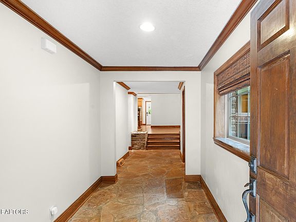 5th image of 561 Noelton Dr