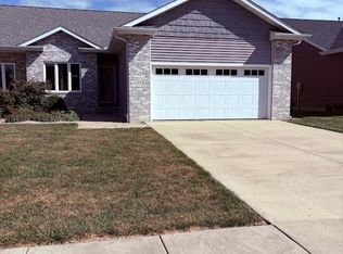 1609 Magnolia Dr, Chatham, IL 62629
