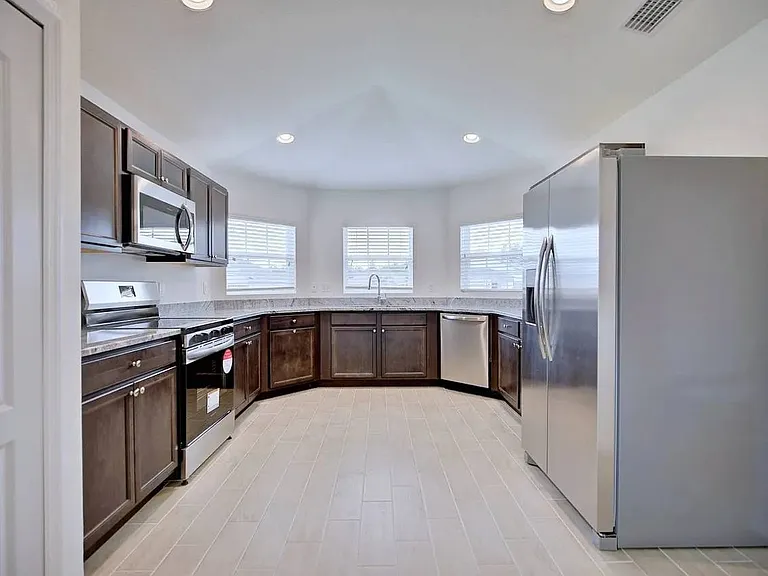 4548 Adrienne St — Photo 4