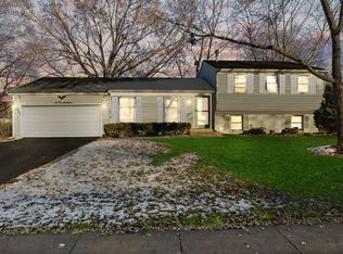 2012 Springside Dr, Naperville, IL 60565