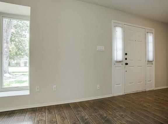 3rd image of 525 Chasewood Dr