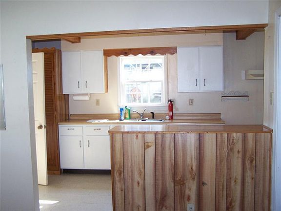 3rd image of 908 1st Ave