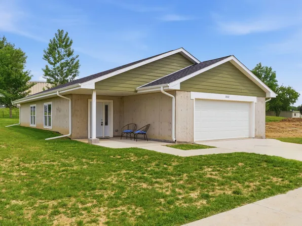 1512 Duncan Dr, Muscatine, IA 52761